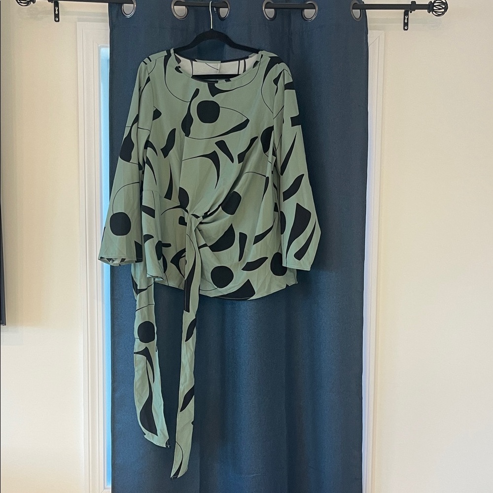 SHEIN Green and Black Abstract Blouse